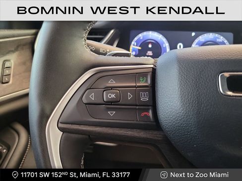 Used 2025 Jeep Grand Cherokee Limited w/ Black Appearance Package image 15