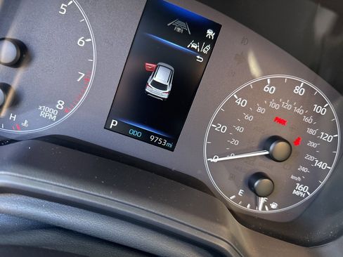 Used 2025 Toyota Corolla Cross L image 12