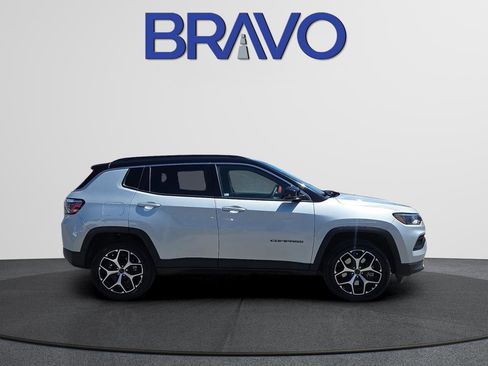 Used 2025 Jeep Compass Limited AWD/4WD image 3