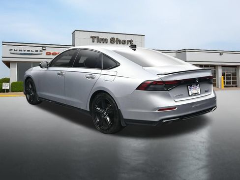 Used 2025 Honda Accord Sport image 3