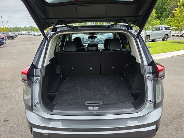 Used 2026 Nissan Rogue SL FWD image 9