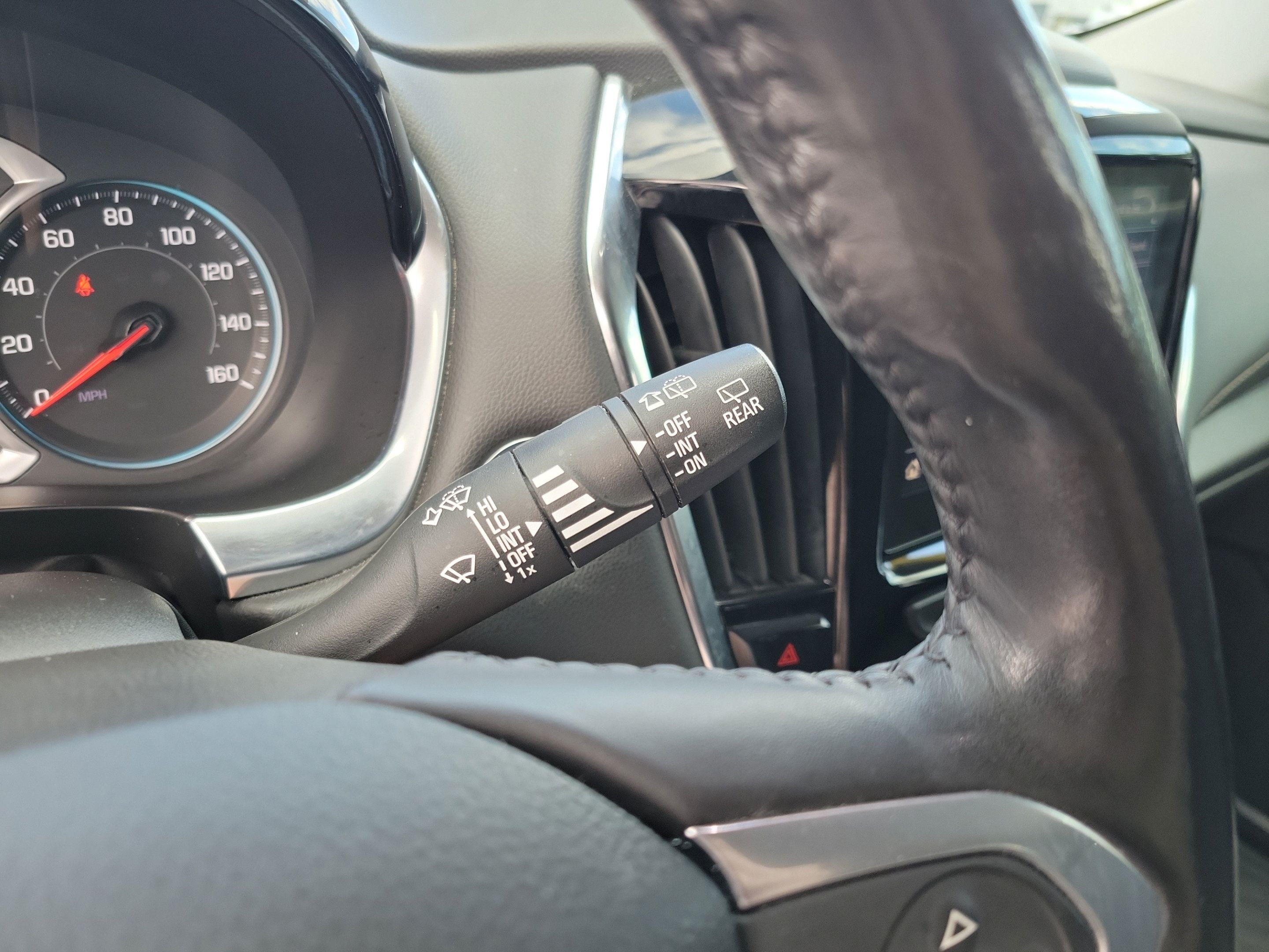 Used 2020 Chevrolet Traverse LT FWD image 25