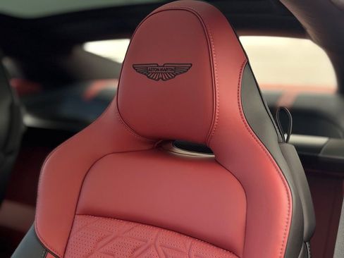 Used 2025 Aston Martin Vanquish image 6