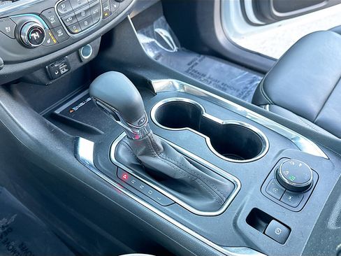 Used 2023 Chevrolet Traverse Premier image 11