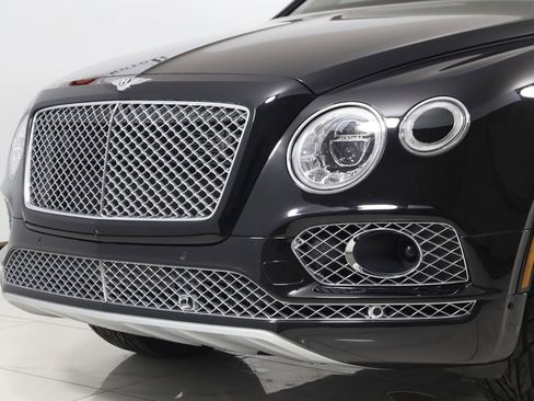 Used 2018 Bentley Bentayga image 76