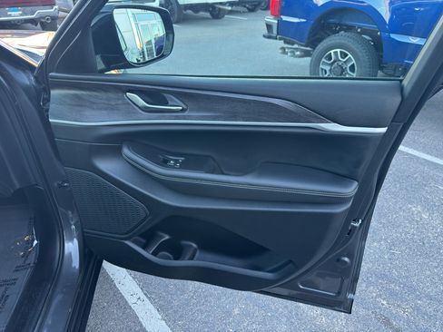 Used 2025 Jeep Grand Cherokee L Limited w/ Trailer Tow Package image 9