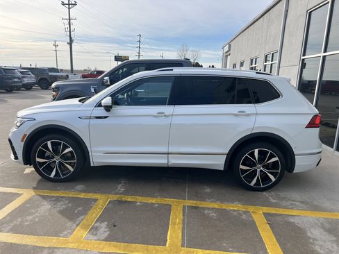 Used 2022 Volkswagen Tiguan SEL R-Line image 1