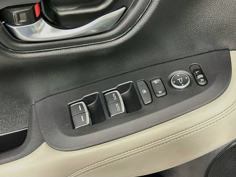 Used 2024 Honda HR-V EX-L image 18