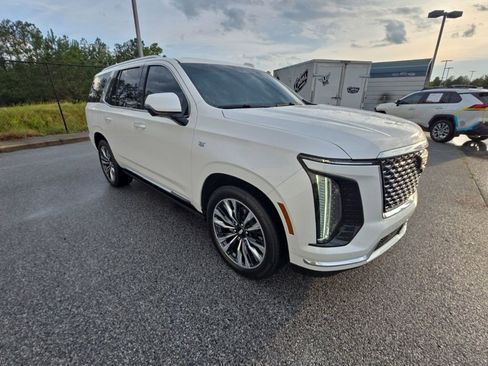 Certified 2025 Cadillac Escalade Premium Luxury w/ Touring Package AWD/4WD image 5