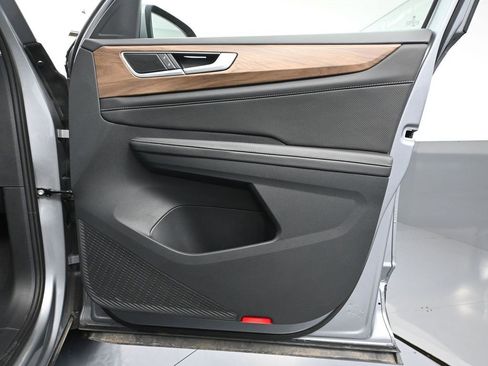 Used 2025 Volkswagen Atlas SE image 47