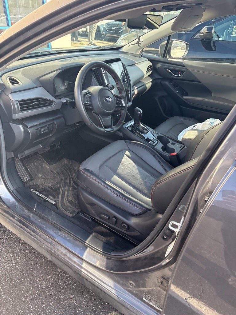 Used 2025 Subaru Crosstrek 2.5i Limited AWD/4WD image 11