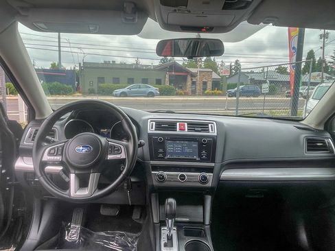 Used 2017 Subaru Outback 2.5i AWD/4WD image 3
