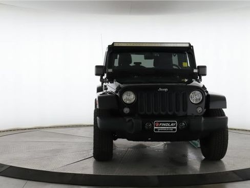 Used 2014 Jeep Wrangler Unlimited Sahara w/ Connectivity Group AWD/4WD image 12