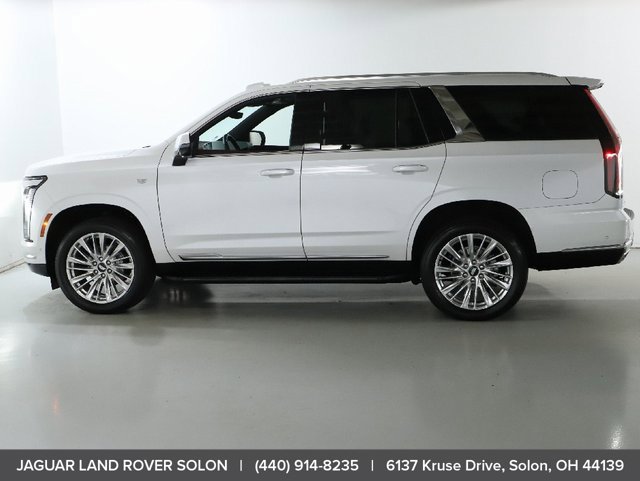 Used 2025 Cadillac Escalade Premium Luxury AWD/4WD image 4