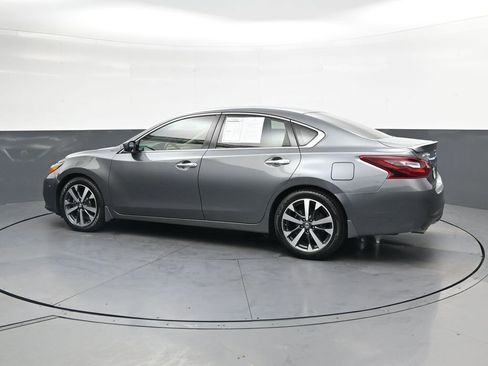 Used 2017 Nissan Altima 2.5 SR FWD image 6