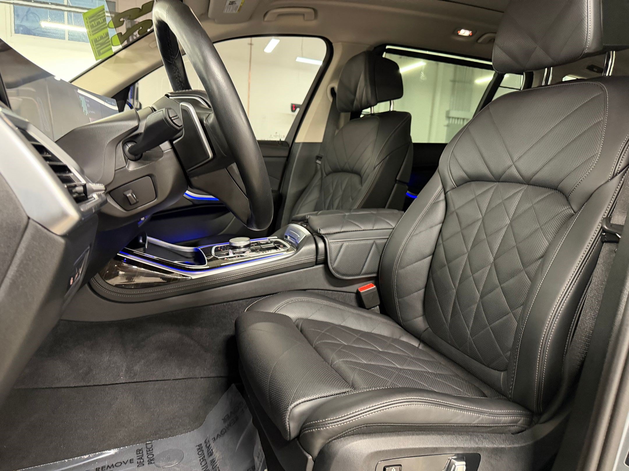 Used 2025 BMW X7 xDrive40i AWD/4WD image 4