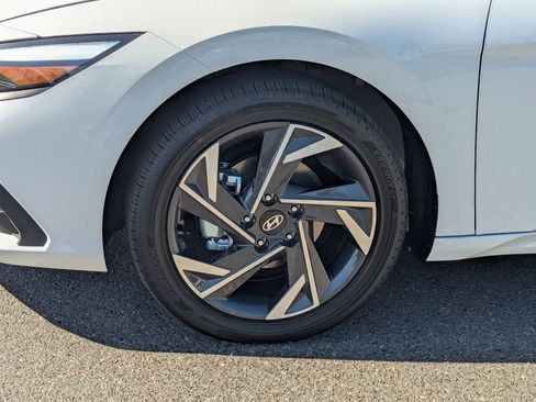 New 2025 Hyundai Elantra SEL image 12