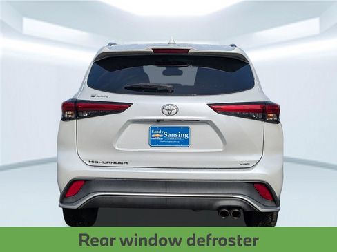 Used 2022 Toyota Highlander XSE FWD image 5