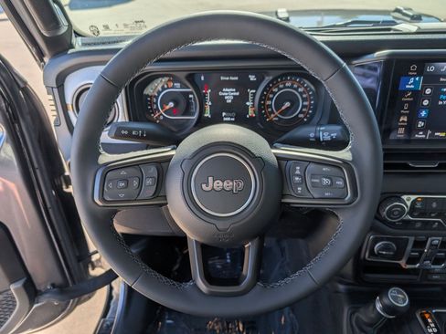 Used 2025 Jeep Gladiator Sport AWD/4WD image 15