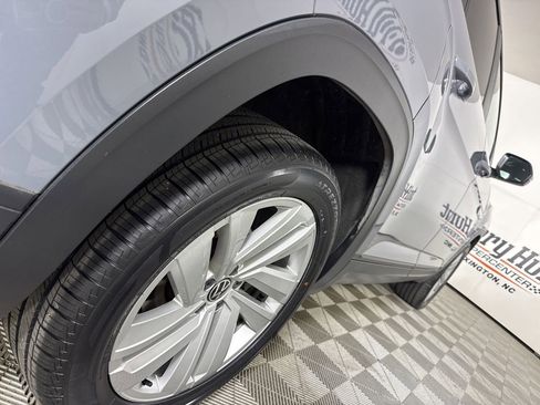 Used 2021 Volkswagen Atlas Cross Sport SE w/ Panoramic Sunroof Package image 34