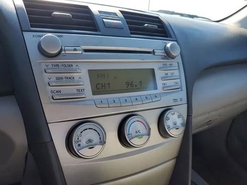 Used 2011 Toyota Camry XLE image 26