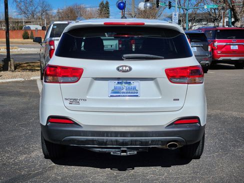 Used 2017 Kia Sorento LX image 6