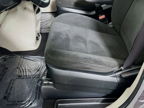 Used 2016 Dodge Grand Caravan SE image 17