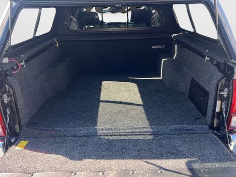 Used 2019 Toyota Tacoma SR5 RWD image 9