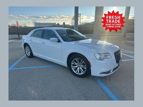 Used 2016 Chrysler 300 Limited w/ Driver Convenience Group image 1