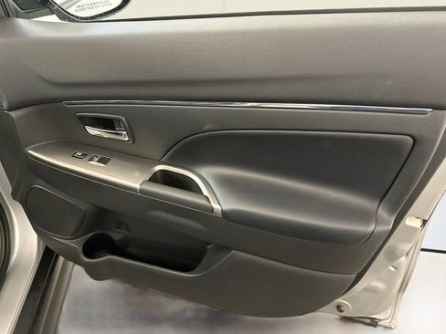 Used 2024 Mitsubishi Outlander Sport SE image 32