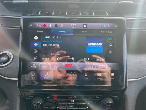 Used 2022 Jeep Grand Cherokee L Limited image 17