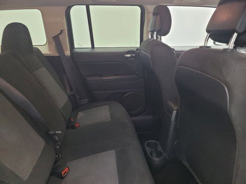 Used 2017 Jeep Patriot Latitude FWD image 19
