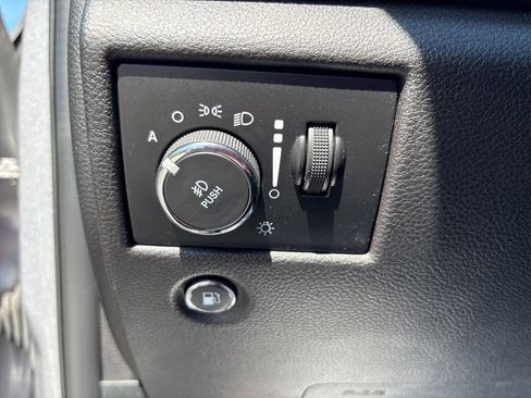 Used 2018 Jeep Grand Cherokee Altitude AWD/4WD image 23