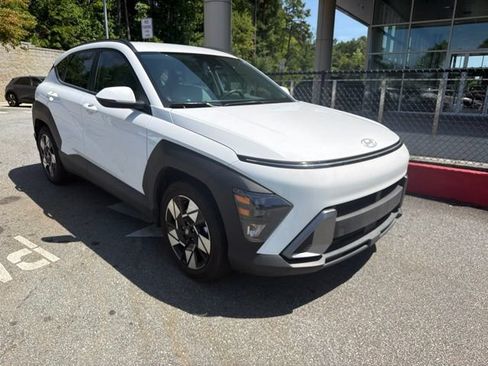 Used 2025 Hyundai Kona SEL FWD image 2