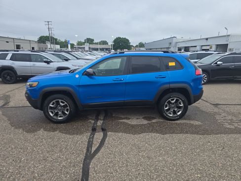 Used 2019 Jeep Cherokee Trailhawk AWD/4WD image 12