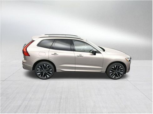 New 2026 Volvo XC60 B5 Ultra w/ Protection Package Premier AWD/4WD image 18