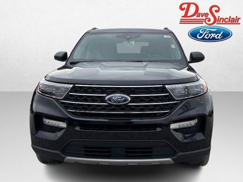 Used 2023 Ford Explorer XLT w/ Equipment Group 202A AWD/4WD image 2