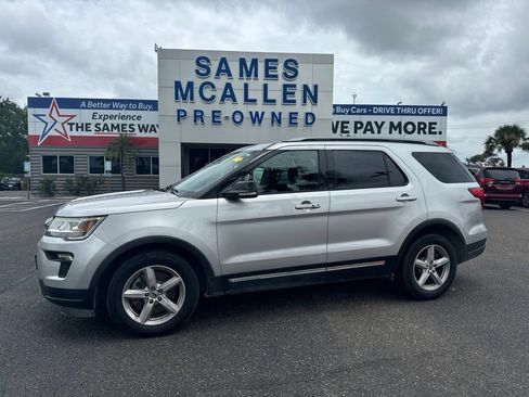 Used 2018 Ford Explorer XLT w/ Equipment Group 201A FWD image 2
