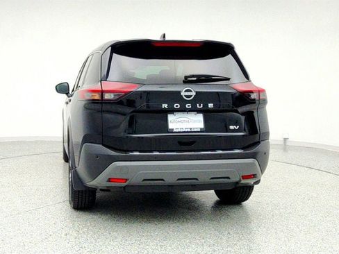 Used 2023 Nissan Rogue SV image 6