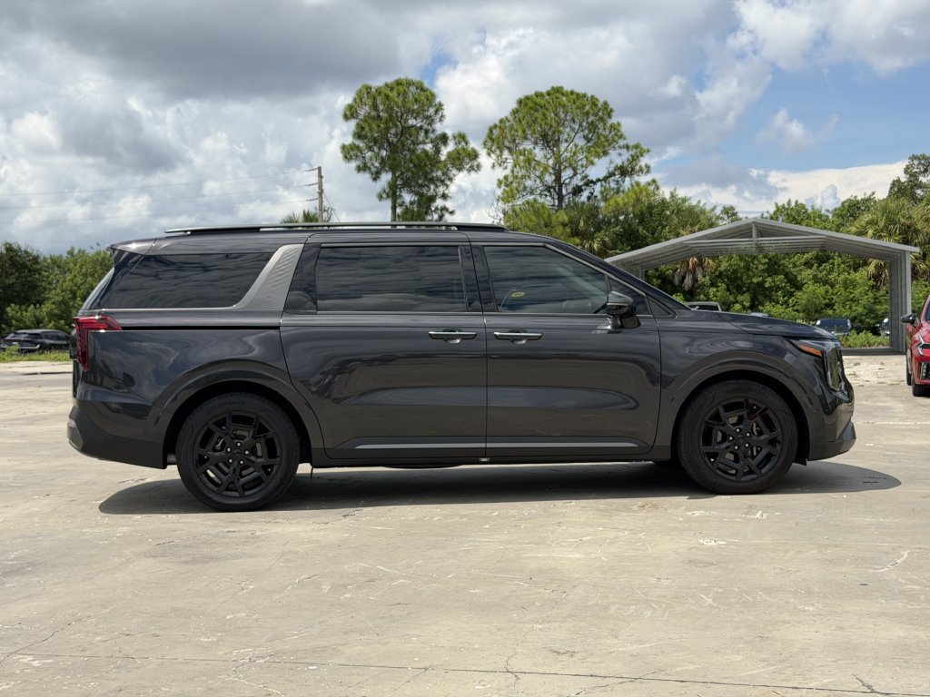 Certified 2026 Kia Carnival SX Prestige FWD image 3