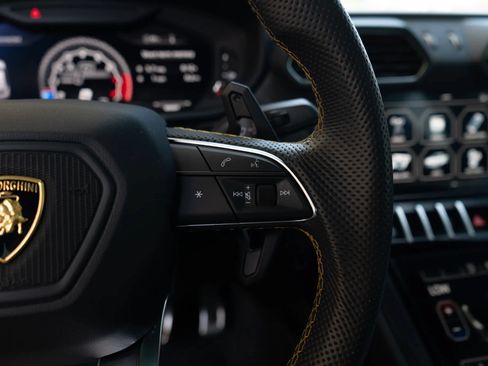 Used 2021 Lamborghini Urus AWD/4WD image 47