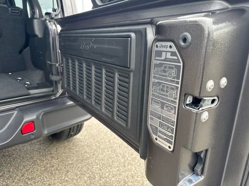 Used 2025 Jeep Wrangler Unlimited Sahara w/ Safety Group image 56