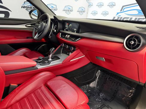 Used 2018 Alfa Romeo Stelvio Ti Sport image 28