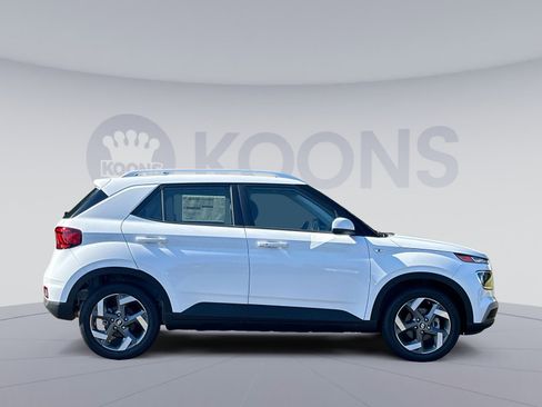 New 2025 Hyundai Venue SEL image 8