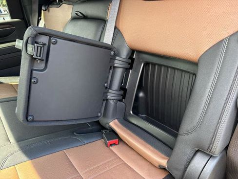 Used 2024 Chevrolet Silverado 2500 High Country w/ High Country Premium Package AWD/4WD image 21
