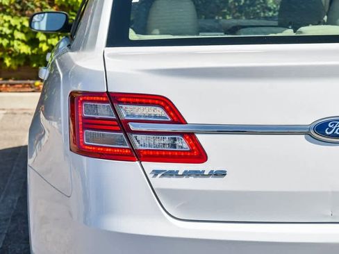 Used 2013 Ford Taurus SE image 9
