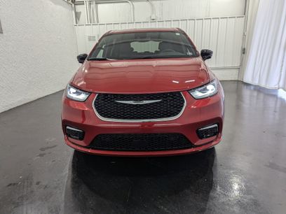 New 2025 Chrysler Pacifica Select