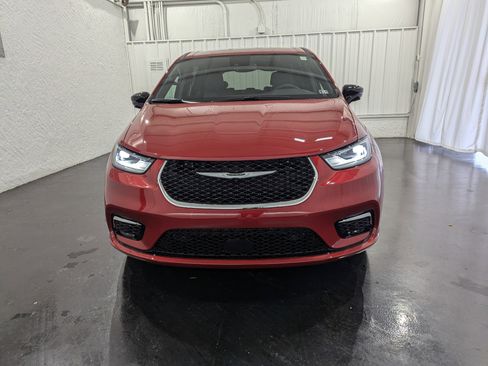 New 2025 Chrysler Pacifica Select image 4