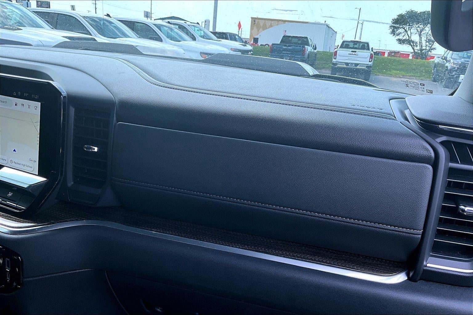 Used 2025 Chevrolet Silverado 1500 LT Trail Boss w/ LT Trail Boss Premium Package AWD/4WD image 17