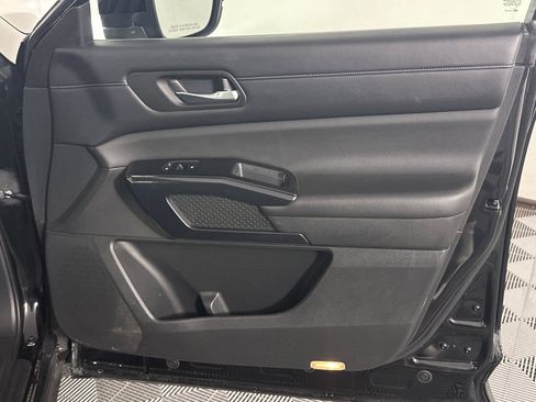 Used 2022 Nissan Pathfinder S AWD/4WD image 17